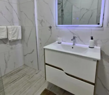 Aurora Qerret * Golem (Tirana)