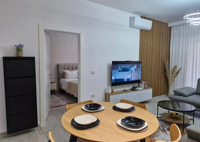 Aurora Qerret Apartman Golem